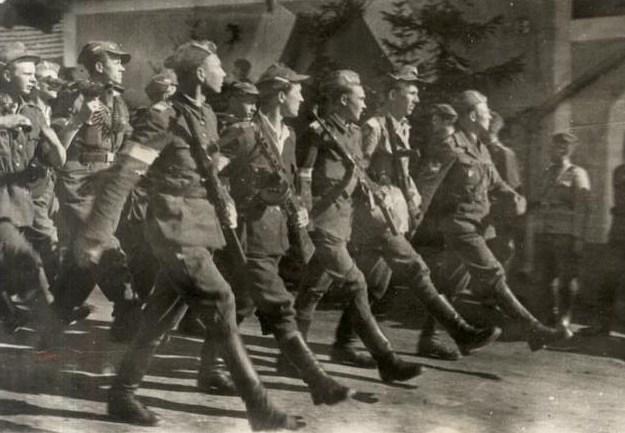 Defilada Brygady Świetokrzyskiej NSZ w 1945 r. 