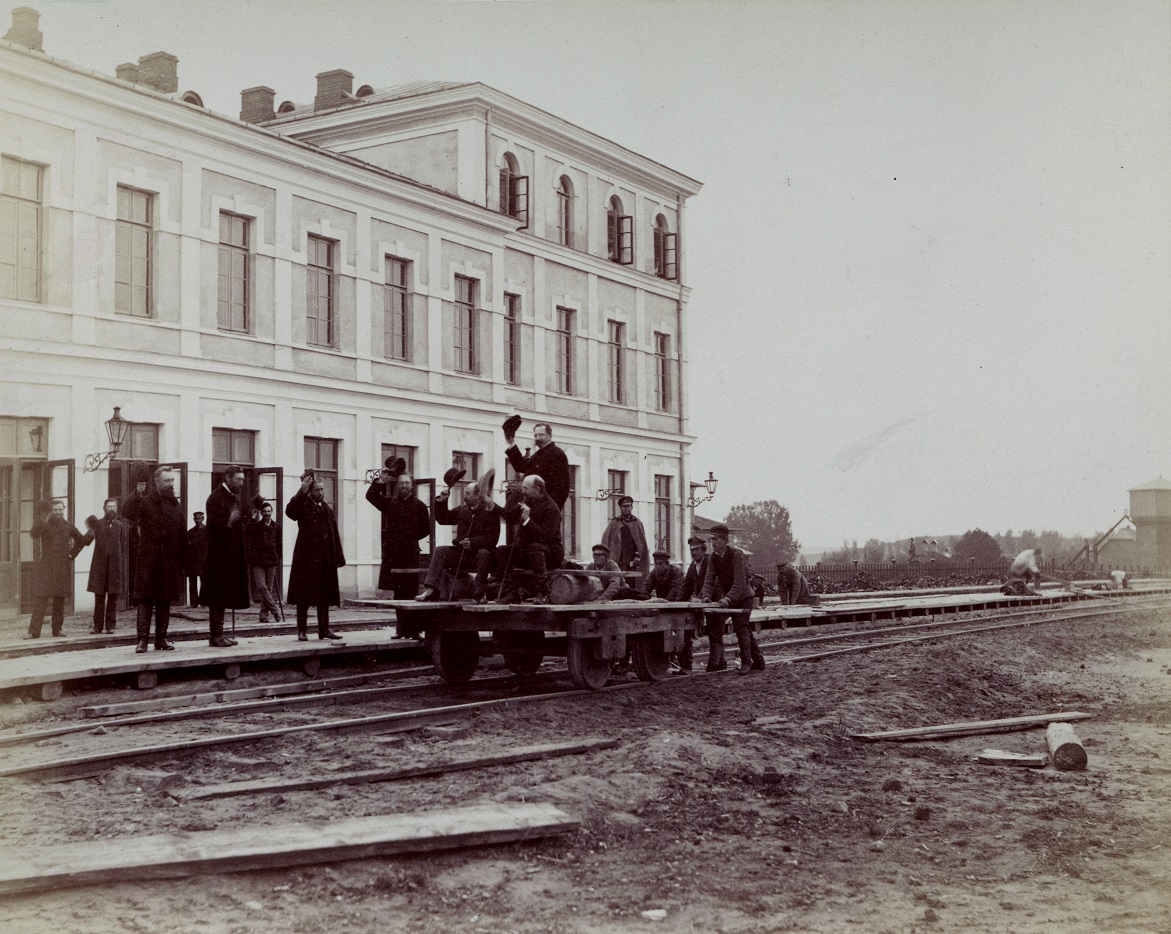 Budowa linii kolejowej w Kielcach w 1885 r. 