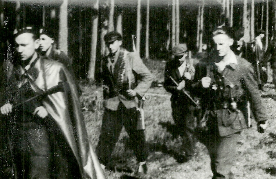 Marsz na koncentrację przed rozbiciem więzienia kieleckiego - 1945 - Góry Świętokrzyskie