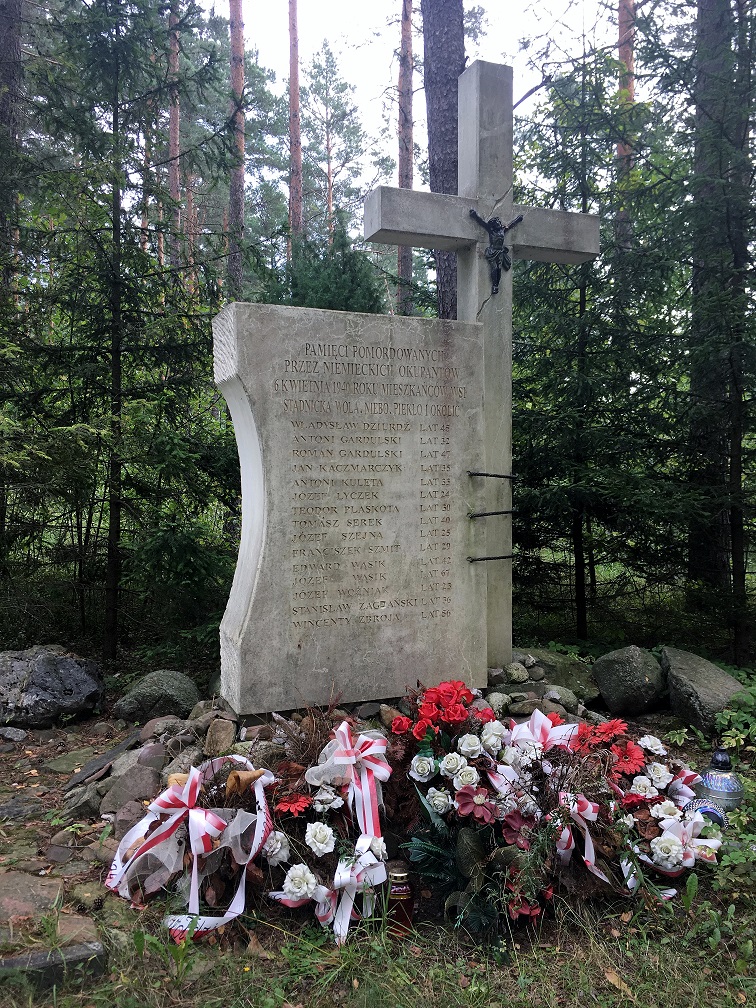 Pomnik ofiar niemieckiej pacyfikacji w Piekle