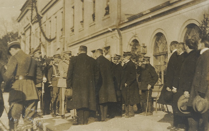 Piłsudski na dworcu w Kielcach w 1918 r.
