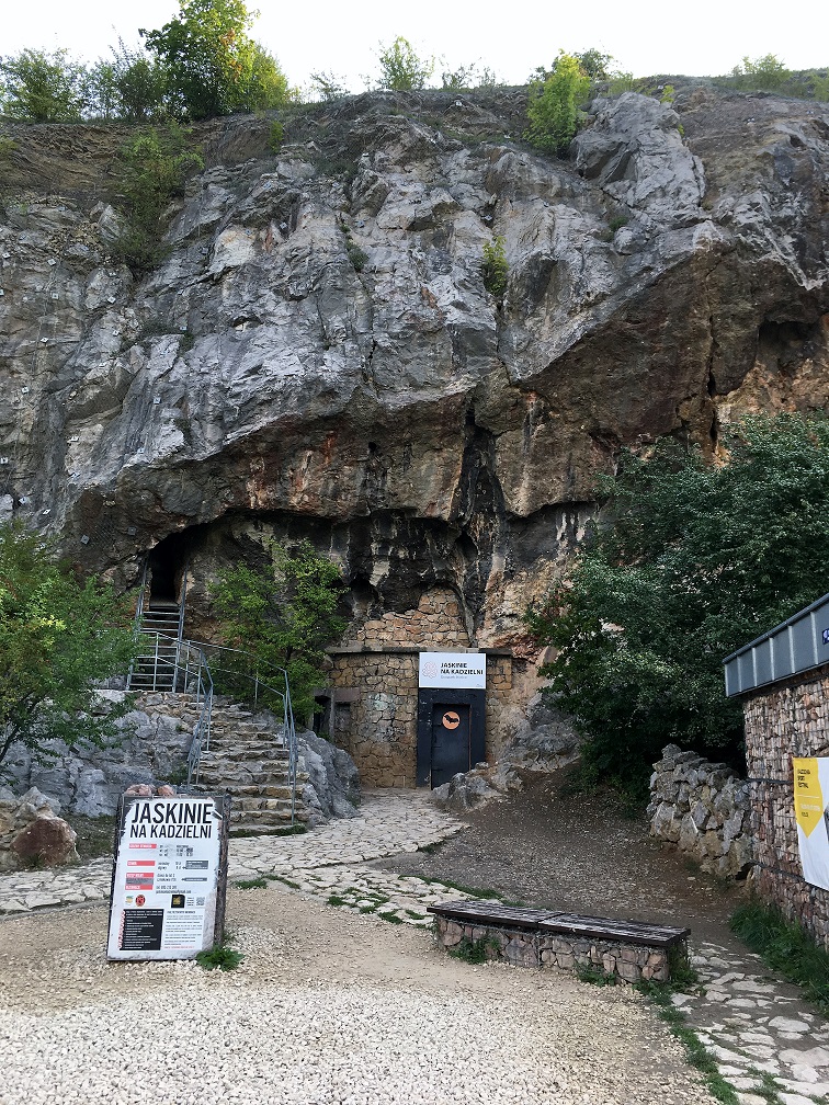 Wejście do jaskiń Kadzielni