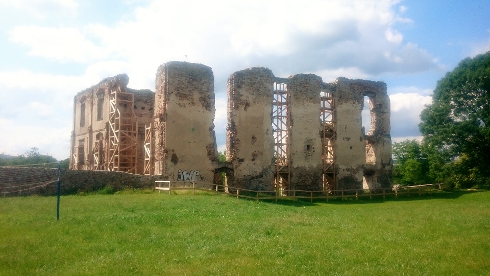 Ruiny zamku biskupów krakowskich w Bodzentynie