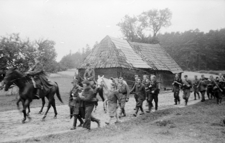 zołnierze 2. p.p. Leg. AK  w koncu 1944 r. - Góry Świętokrzyskie